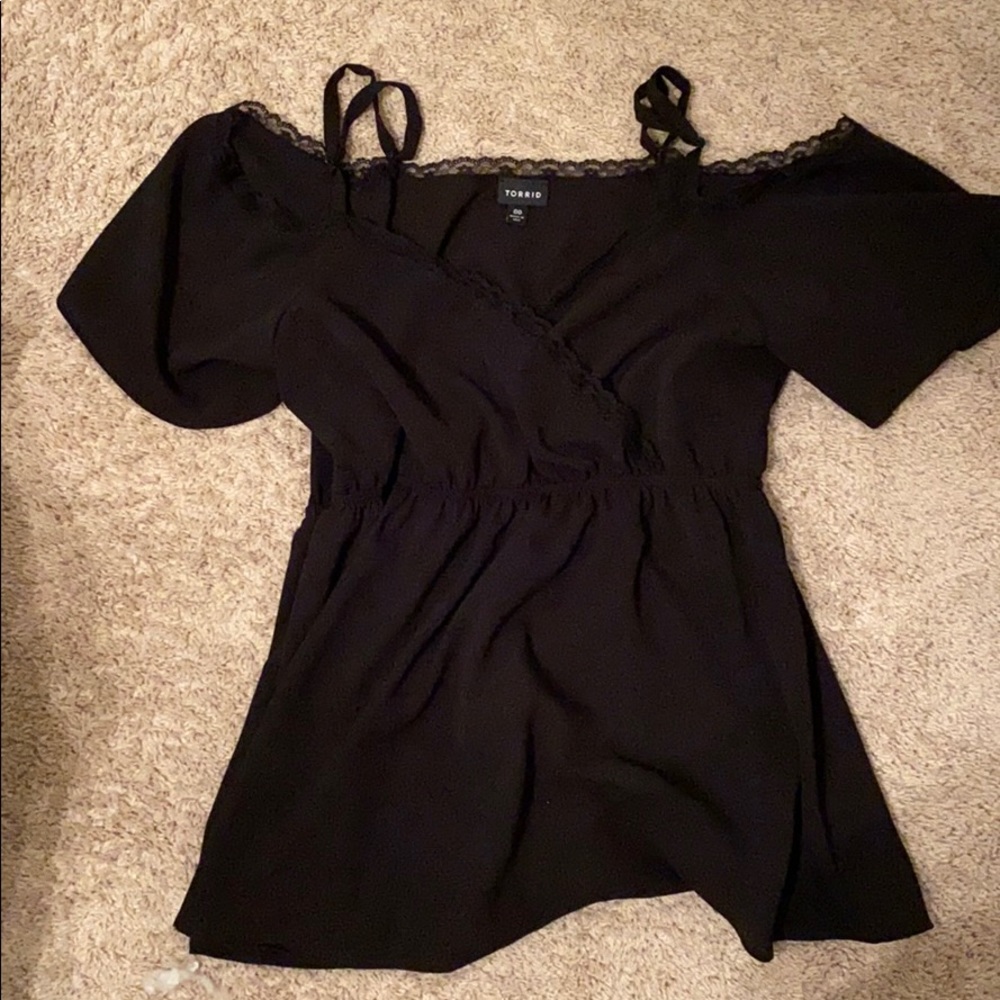 Cold shoulder lace top!